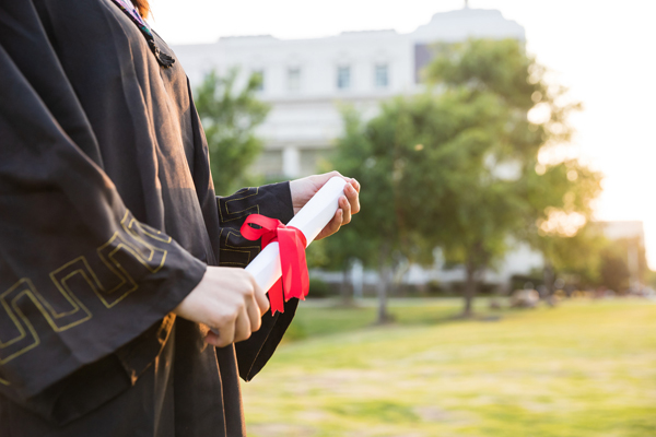 摄图网_500940357_banner_毕业季青春大学生（企业商用）.jpg