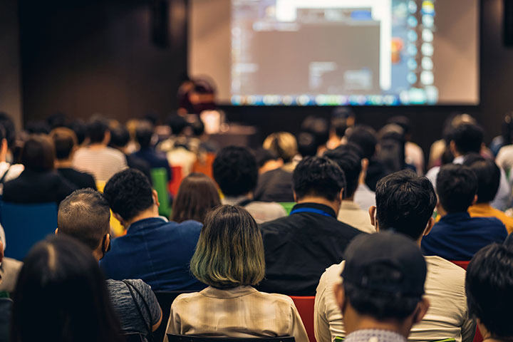 学术会议上如何与专家交流
