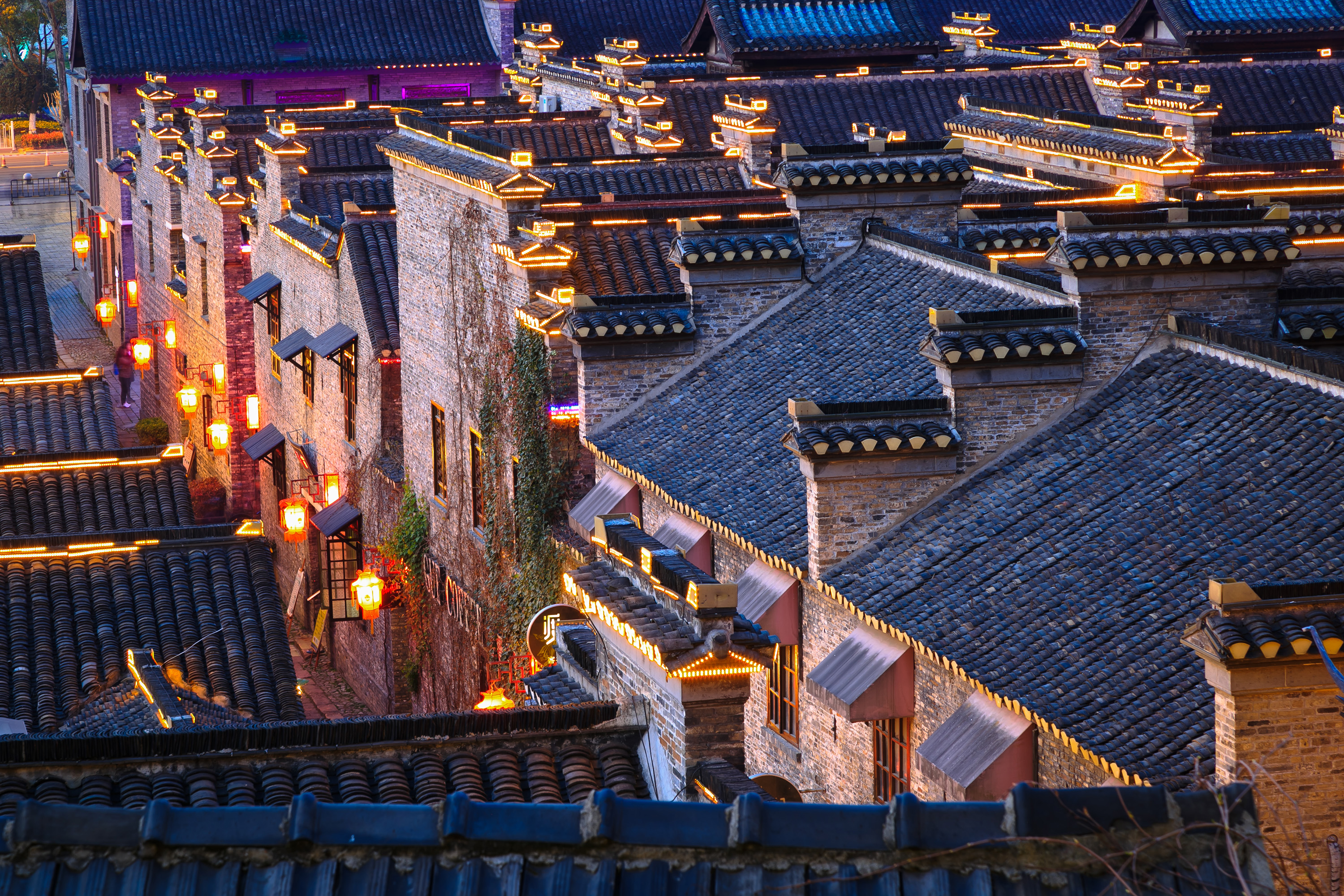 摄图网_500812799_镇江西津渡古镇夜景(企业商用).jpg